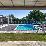 Seven D Villa *