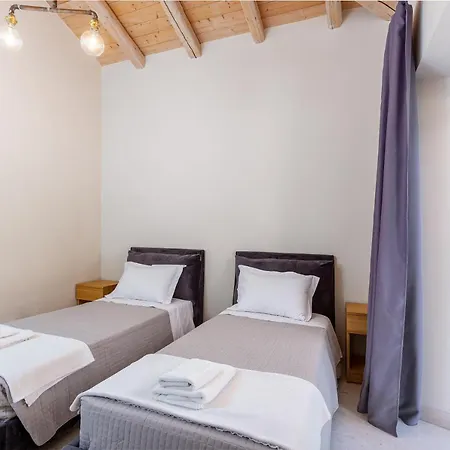 Dafni & Nikos Corfu فيلة