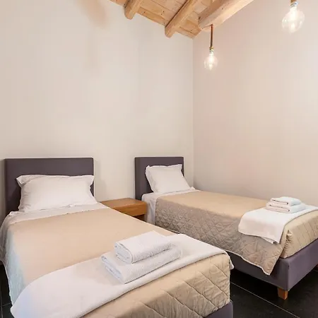 Vilă Dafni & Nikos Corfu