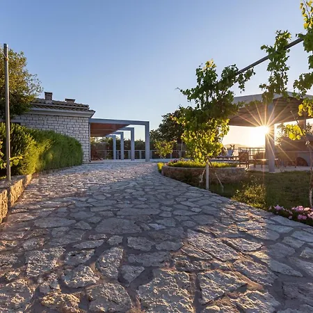 فيلة Dafni & Nikos Corfu