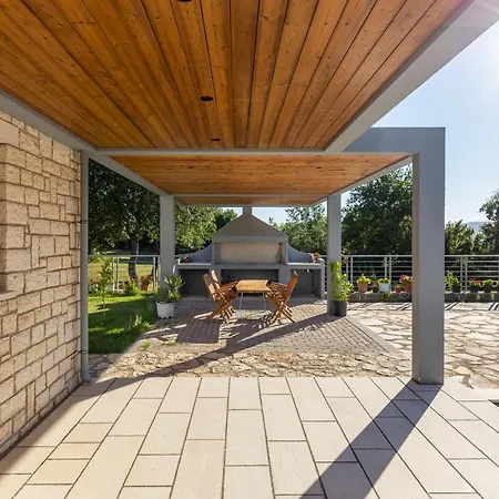 Vilă Dafni & Nikos Corfu