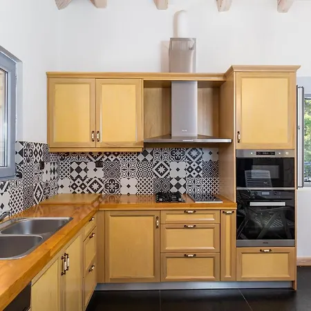 Dafni & Nikos Corfu * Kato Korakiana